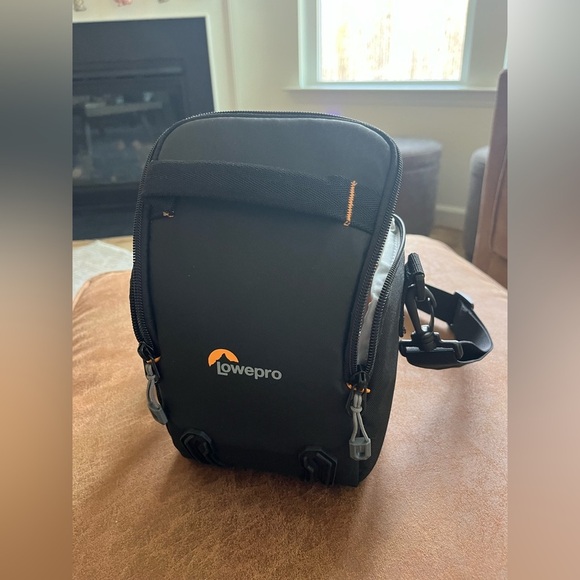 Aventura Other - Lowepro Adventura SH 120 III 3L zippered camera bag in black